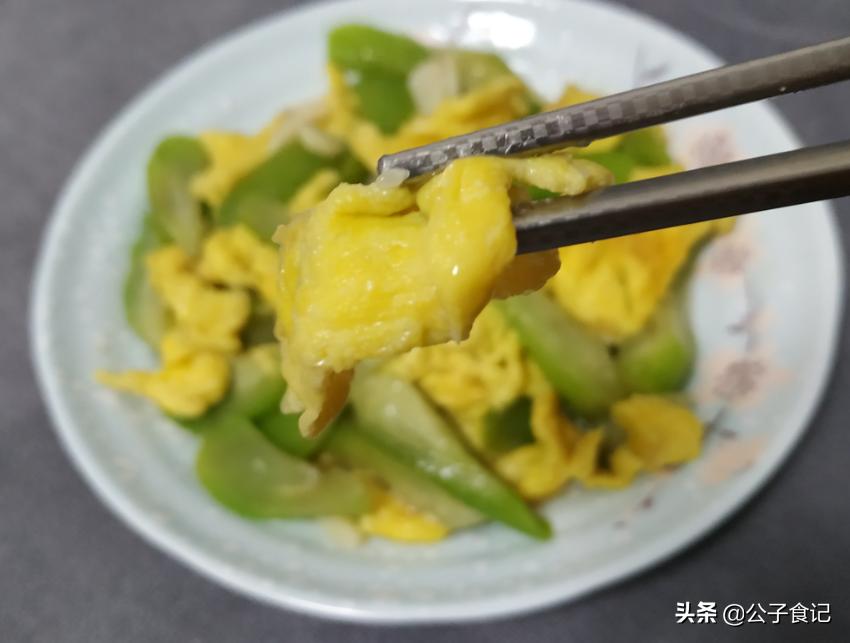 吃丝瓜要去掉籽吗,吃丝瓜用不用掏瓤