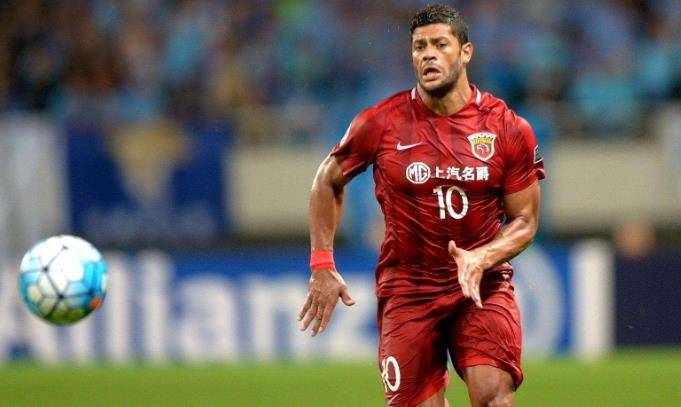 离队第一人？上港核心被西甲球队看中，转会条件却让球迷无法接受