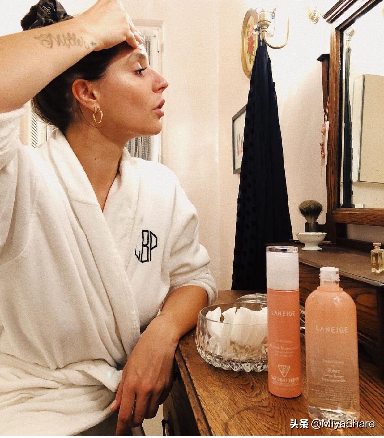 雅诗兰黛混油皮面霜测评,粉霜推荐公认好用第一名雅诗兰黛