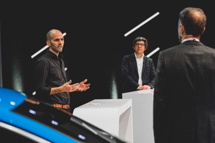 奥迪从天而降大灯,来看看奥迪车灯的仪式感吧