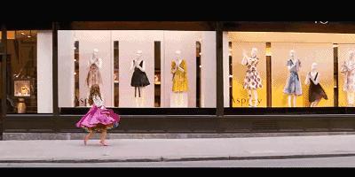 穿128元裙子的姑娘,穿3799块钱裙子的小女孩