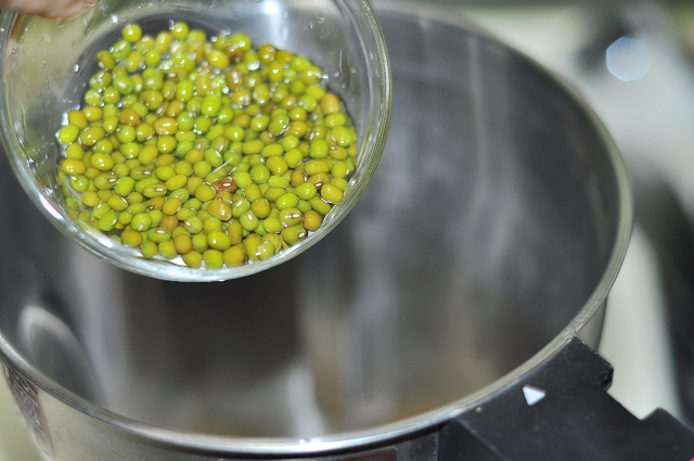 喝茶解酒还是喝蜂蜜解酒,蜂蜜水解酒好还是喝茶解酒好