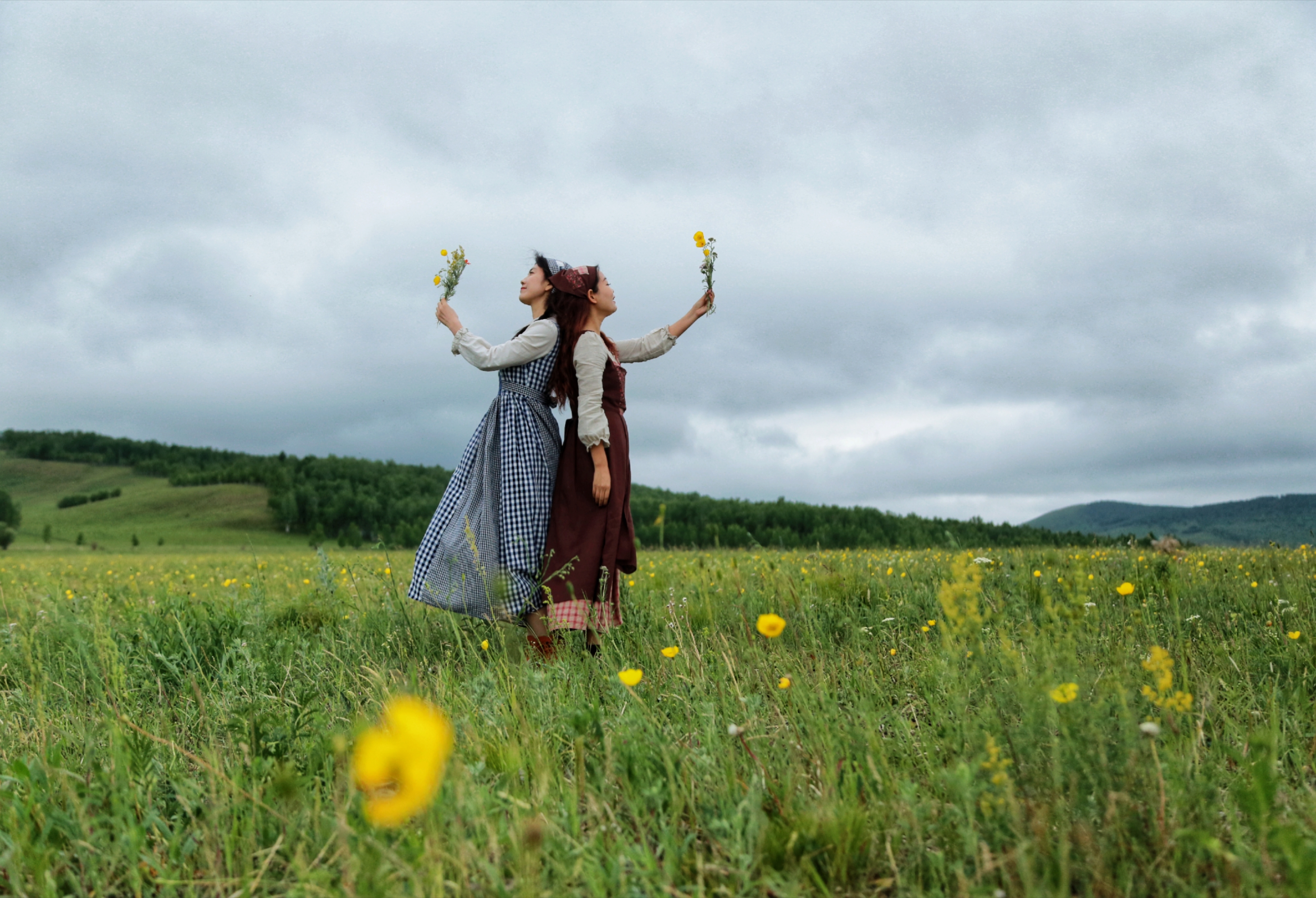 闺蜜旅游拍照片怎么摆动作,闺蜜旅游拍照姿势大全站姿