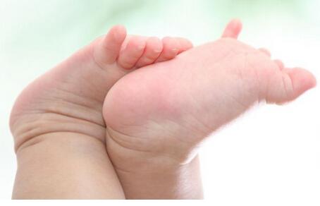扁平足的危害一岁宝宝,现在的小孩好多的是扁平足