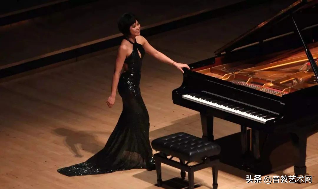 王羽佳14岁弹琴视频,王羽佳8岁钢琴演奏视频