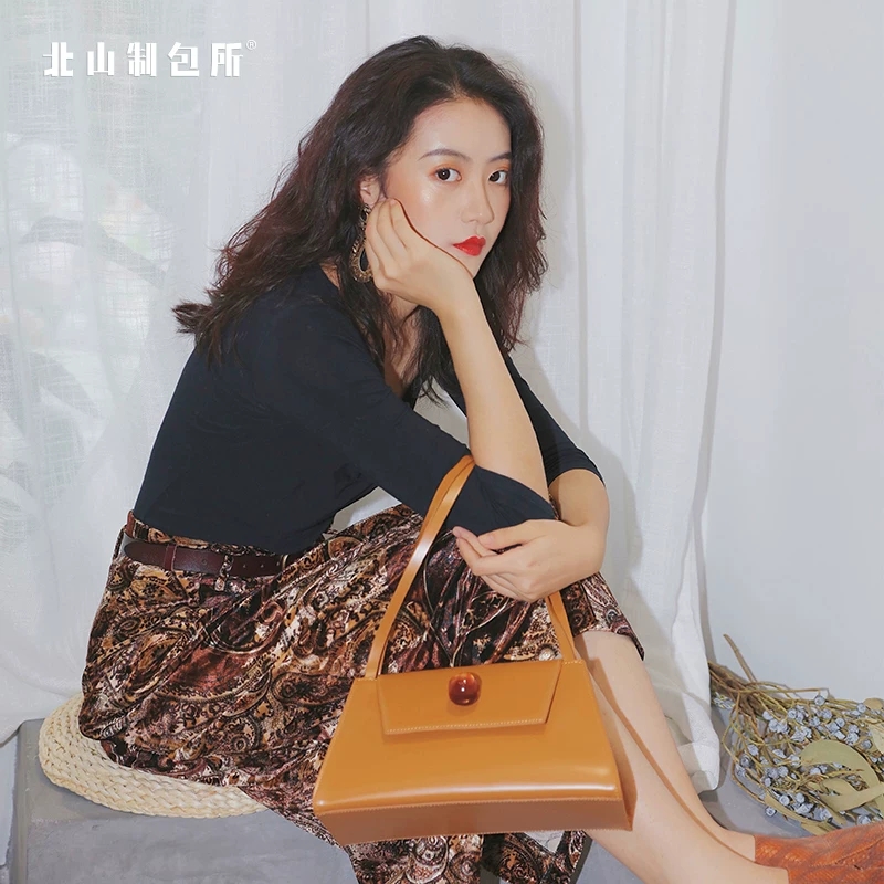 小ck最推荐哪款包,跟小ck一个档次的品牌包都有哪些