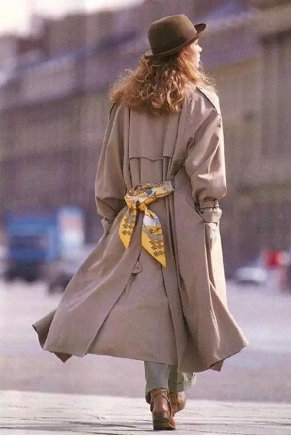 时尚多功能丝巾怎么穿好看,春夏丝巾时髦精系法