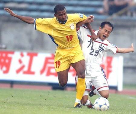 四川有个拓荒中国足球的外援：扬名甲A联赛，人送外号“黑蝴蝶”