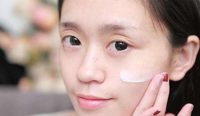 使用眼霜99%的人都犯过这些错,用几百块的眼霜竟然会长脂肪粒