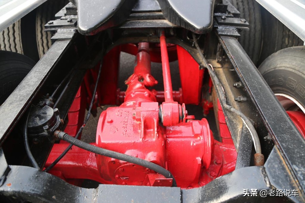 斗牛犬品牌卡车,斗牛犬在汽车上的视频