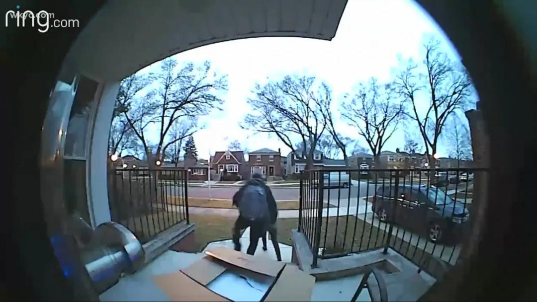 来美国五个月丢了10件快递,美国网购每天运送150万个包裹