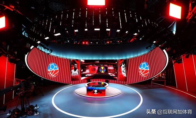 真相！勇士队地板上的“武汉加油”，是腾讯还是NBA的感人之举？