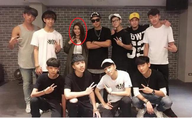 蝴蝶姐姐为什么向周扬青道歉,蝴蝶姐姐简恺乐向周扬青道歉