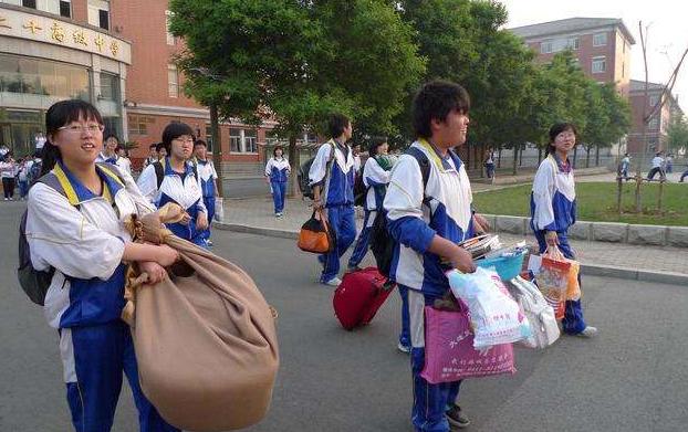 高中住校三个好处和一个弊端,高中住校能学坏么