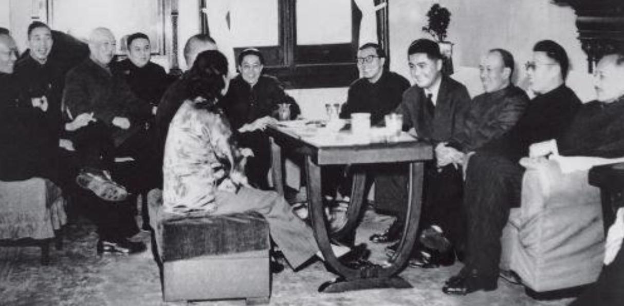 荣氏家族掌舵人荣毅仁，*小平邓**请他出山，毛主席：这是护国大功臣