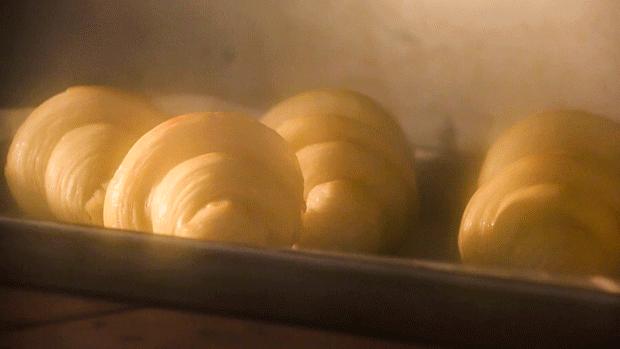 怎么吃都不重样的牛角包，一口咬下去，外酥内软，软绵不失嚼劲