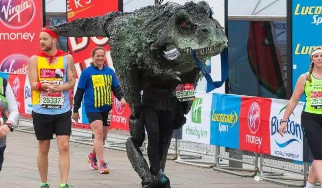 伦敦马拉松赛视频,伦敦马拉松半马时间