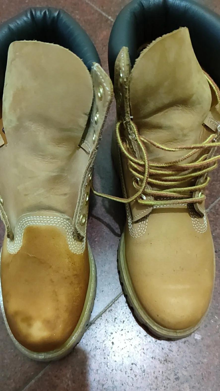 大黄靴滴油在家怎么处理,大黄靴滴上油了应该怎么去除