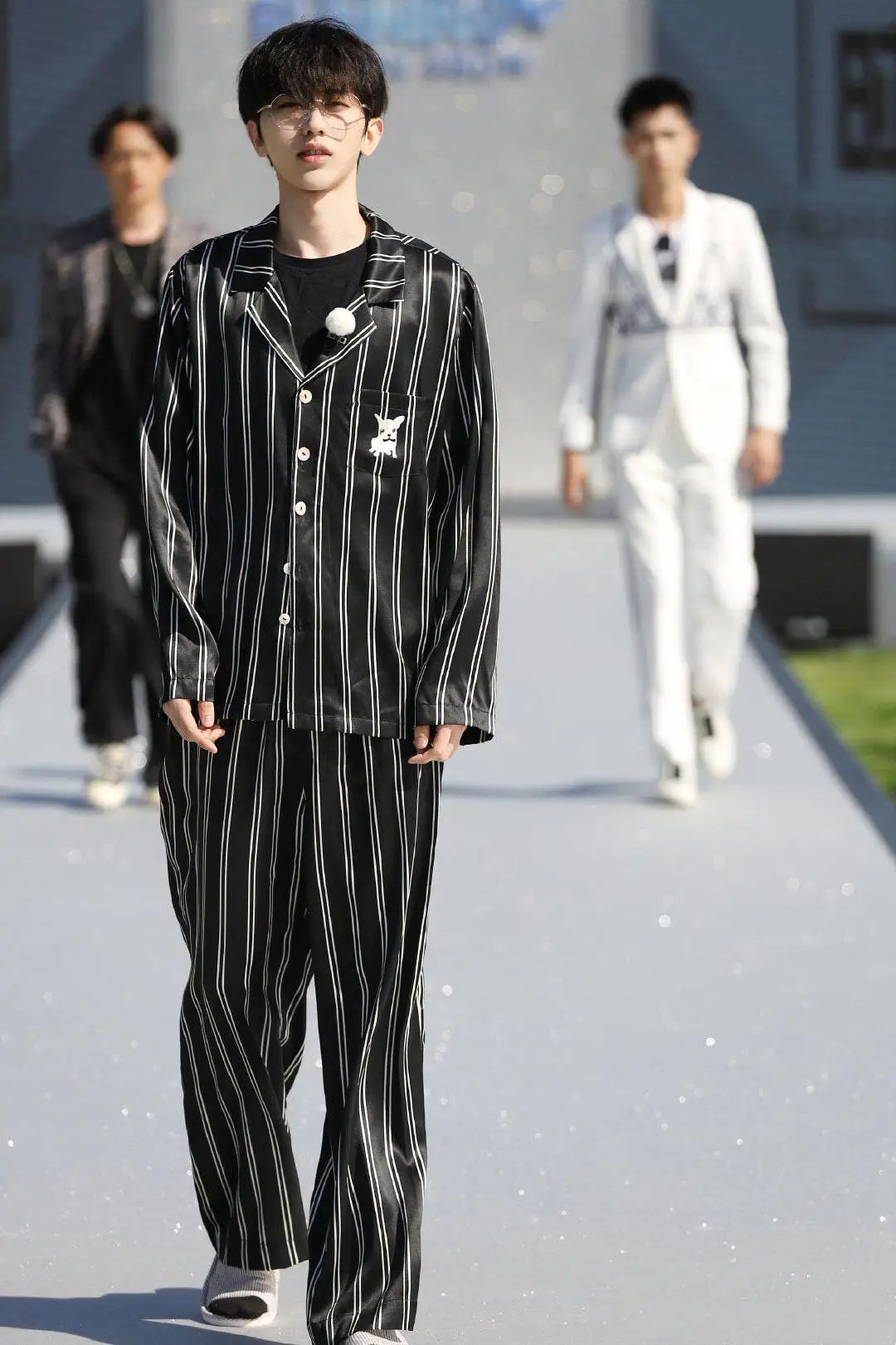 野兽派一支玫瑰多少钱,野兽派2万多的花