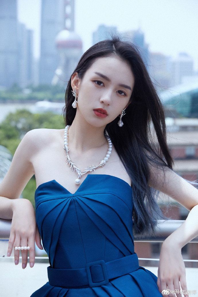 那些一刀切削骨的明星还好吗？后遗症一大堆，小方脸成最大赢家