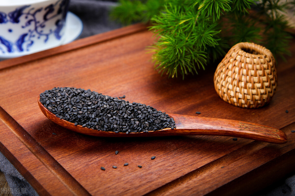 想拥有乌黑浓密又柔顺亮泽的头发，这些方法就可以帮到你