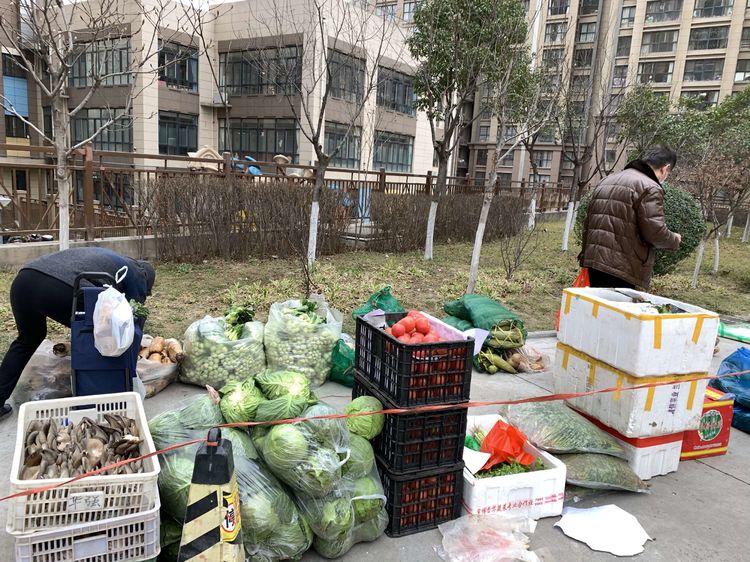 电子城街道万象春天社区坚持把保障民生作为疫情防控的基本前提