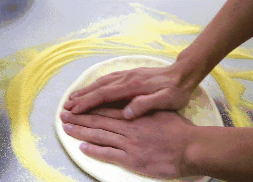 披萨做法家庭版冰箱冷藏发酵,自制披萨饼胚冷冻保存会硬吗