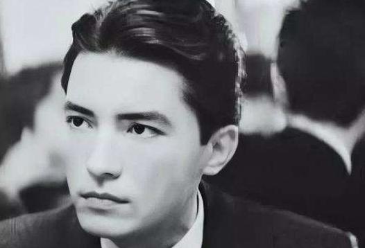 用美貌征服好莱坞的“孤儿”尊龙，晚景凄凉，也被“美国妈”召唤