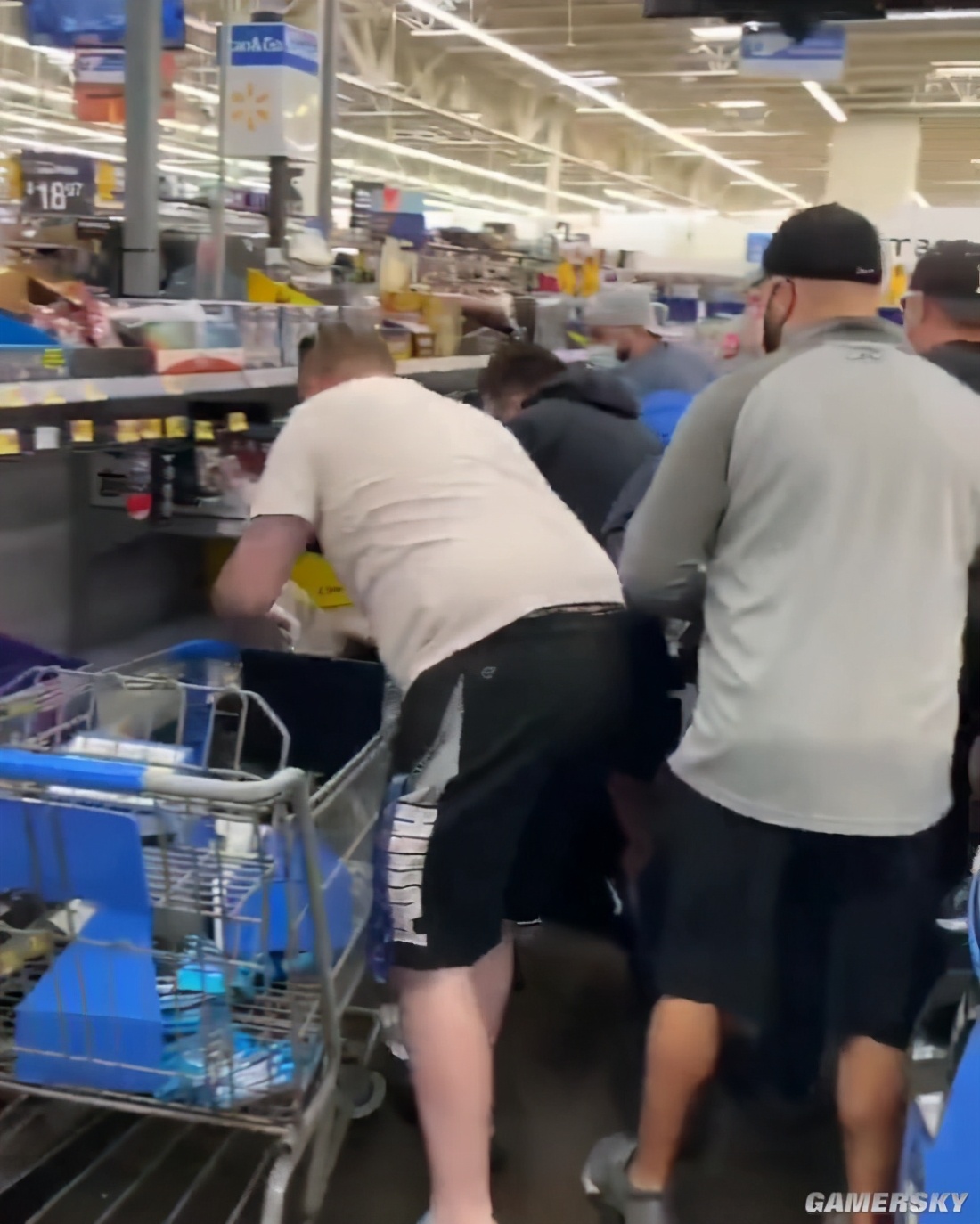 宝可梦卡牌两元一袋,宝可梦卡牌排队购买现场