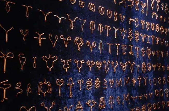 钉在子宫壁上的节育环,遗留在妈妈体内的节育环