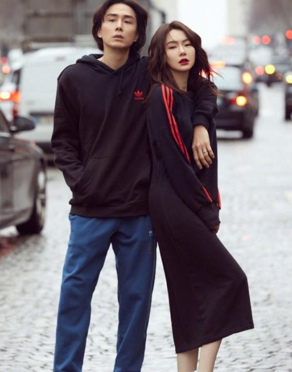 戚薇夫妇甜蜜视频,戚薇夫妇穿大西装