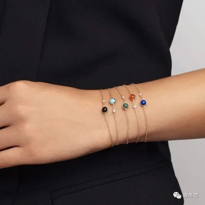 孟晚舟的穿搭首饰,孟晚舟戴的是新款梵克雅宝吗