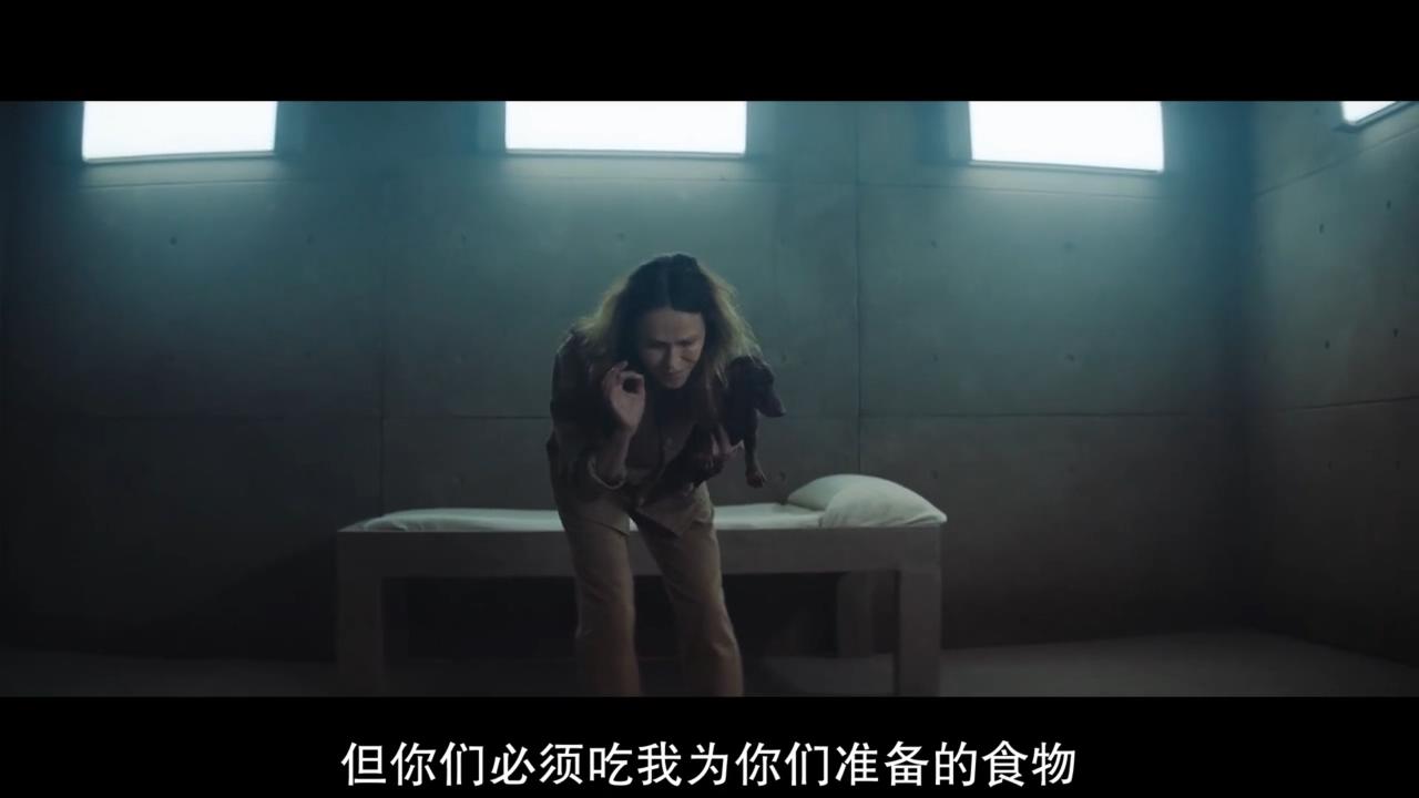 33层监狱顶层的人吃大餐,33层监狱吃饭