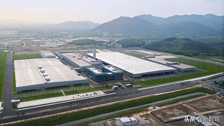 何小鹏带雷军参观小鹏汽车,小鹏汽车何小鹏2022