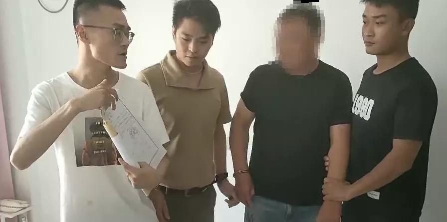 假手机模型掉包诈骗案,卖假手机诈骗最新案子