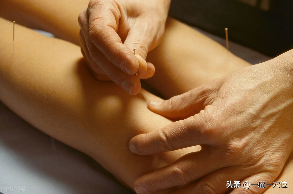 颈椎突出,手胀了怎么办?教你中医几个穴位调理,早看早受益