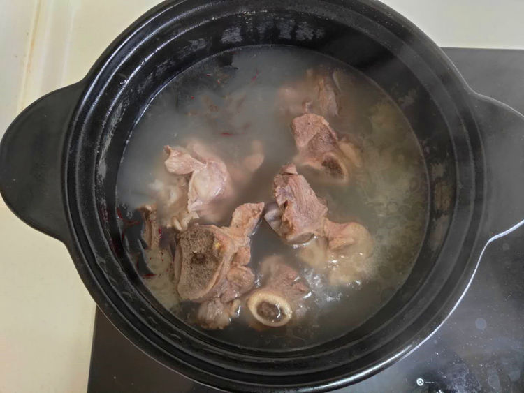 无论炖什么鱼哪2种料不能放,炖大骨头汤需要放哪些调料