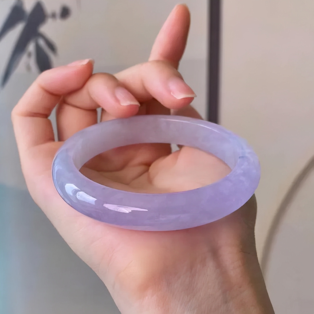 紫罗兰翡翠见光图片,紫色的翡翠都会见光失色吗