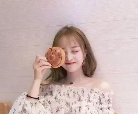 宽脸适合的发型图片女,宽脸女生适合的发型中长发图片