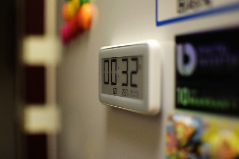 米家温湿监测电子表怎么调时间,米家温湿度电子表调时间