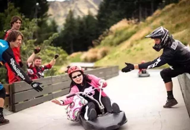 有着绝美迷人的“容颜”，却充满让*欲人**罢不能的速度野性与激情