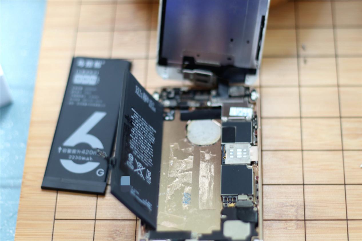 三分钟更换iPhone6虚标电池，老手机又焕发青春了