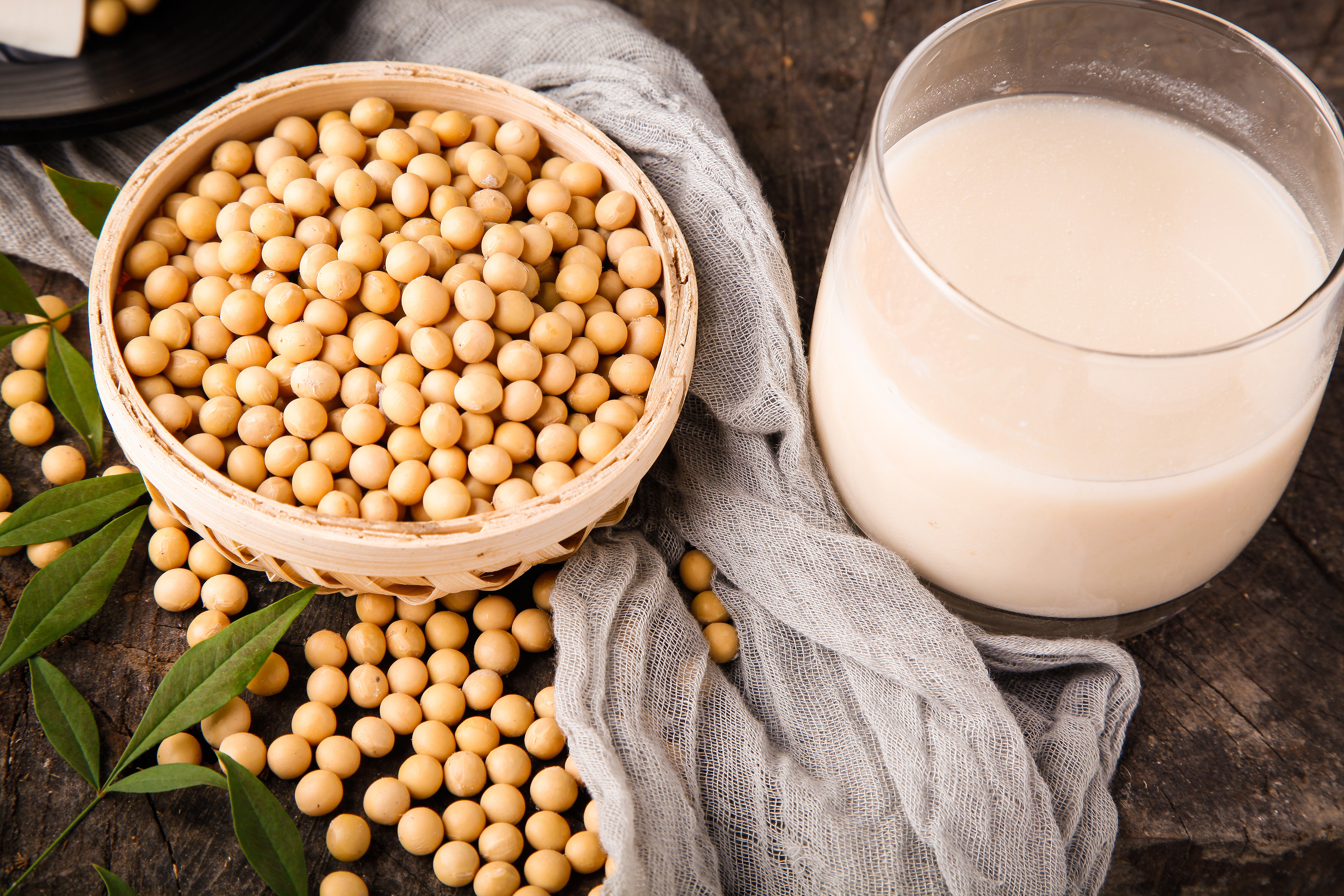 卵巢早衰吃雌激素能延缓衰老吗,雌激素降低卵巢早衰怎么做比较好