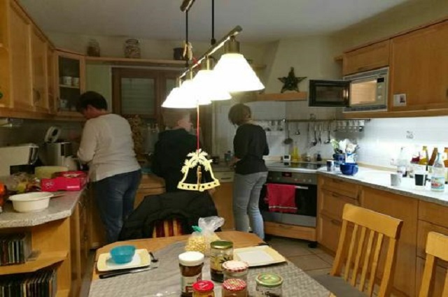 国外生一个孩子补贴多少钱,国外生一个孩子每月补贴多少