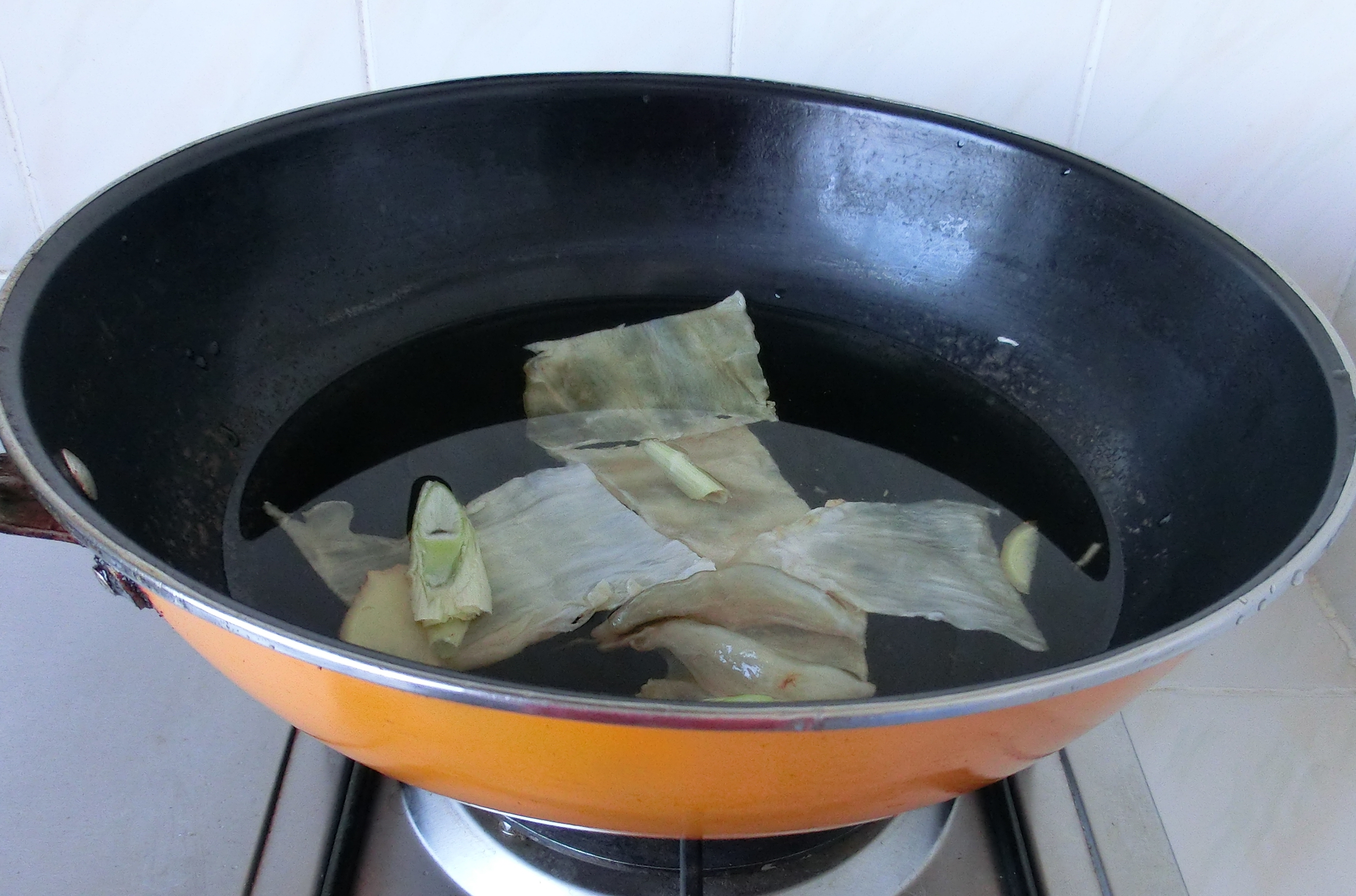 十种花胶的正确泡发方法,花胶的正确泡发方法和技巧