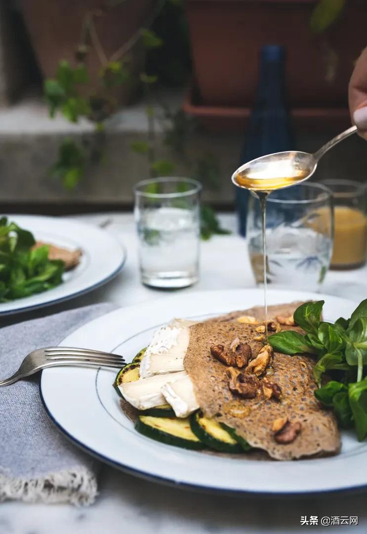 法餐经典菜品教学鹅肝,法式鹅肝焗生蚝做法
