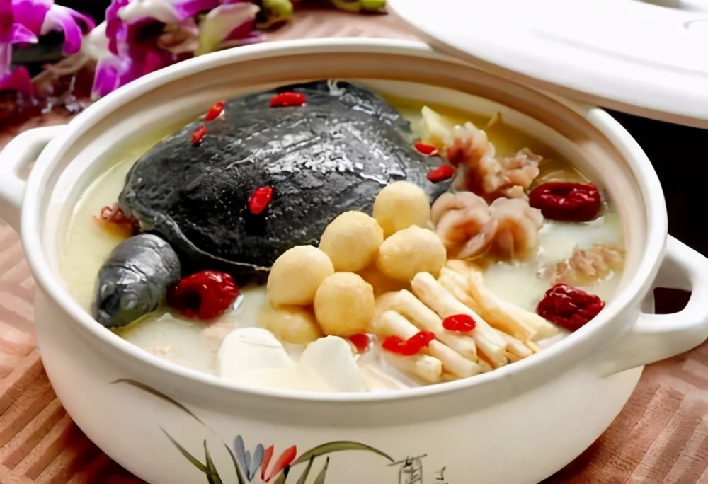 甲鱼要除掉什么部位,甲鱼要不要去皮呀