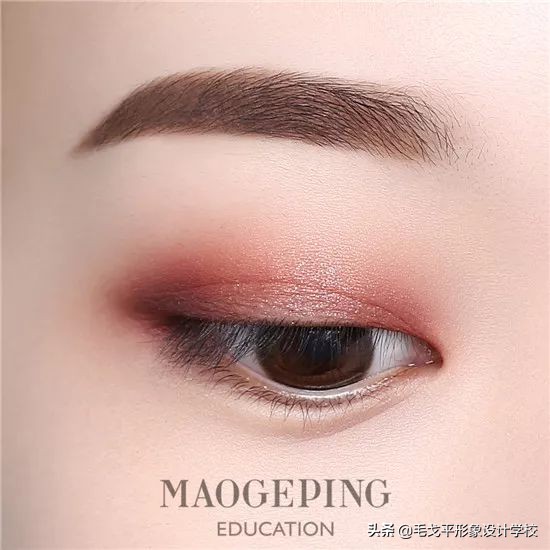 内双化眼妆使眼睛变大有神,眼妆怎样画得好看显得有神内双