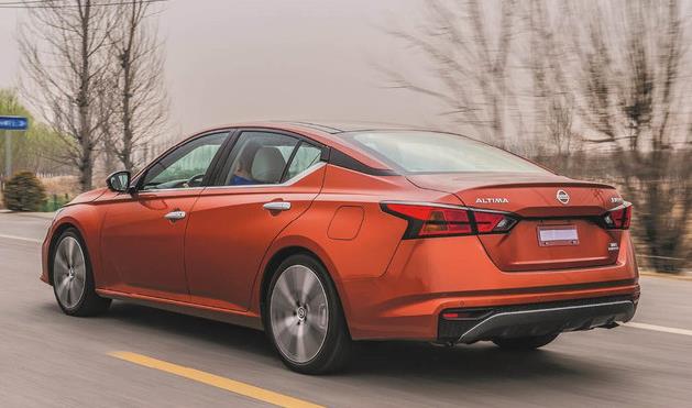 开完日产天籁，再换到马自达阿特兹上，老司机：差距真不一般！