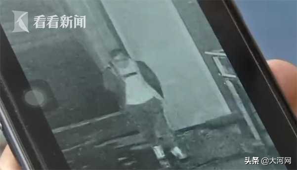 男子与女友酒店开房被*窥偷**在墙壁上发现一个洞